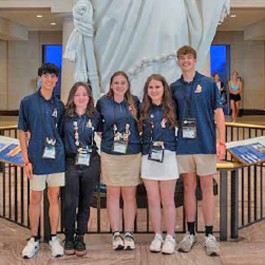 Rich Mountain Electric delegates attend Youth Tour